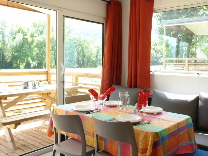 לארונס Camping Ayguebere מראה חיצוני תמונה